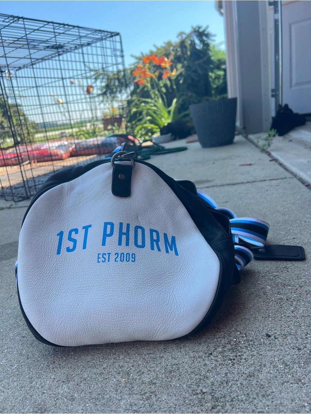1st Phorm White & Black Logo Crossbody Bag